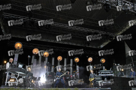 Peter Gabriel mit Band