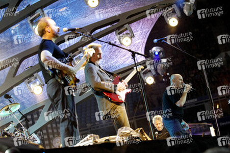 Daryl Stuermer, Mike Rutherford, Tony Banks, Phil Collins