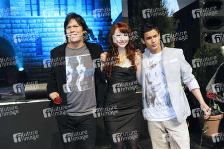 Chaske Spencer, Bryce Dallas Howard, Bronson Pelletier