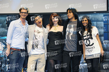 Joko Winterscheidt, Bronson Pelletier Bryce Dallas Howard, Chaske Spencer, Collien Fernandes