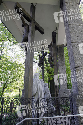Kreuzigungsszene vor dem Kapuzinerkloster
