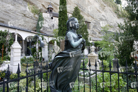 Gräber vor den Felsenkatakomben