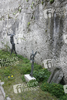 Skuplturen im Innenhof der Festung