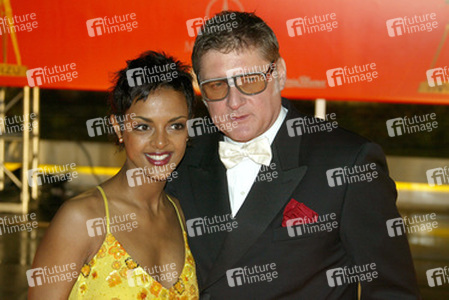 Dennenesch Zoudé mit Begleitung