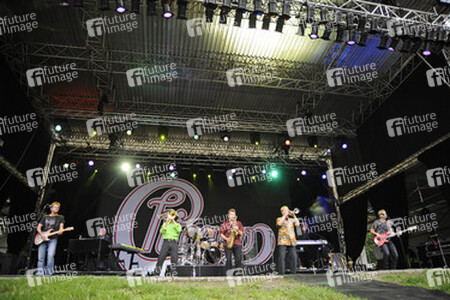 Keith Howland, Bill Champlin, James Pankow, Tris Imboden, Walter Parazaider, Lee Loughnane, Robert Lamm, Jason Scheff