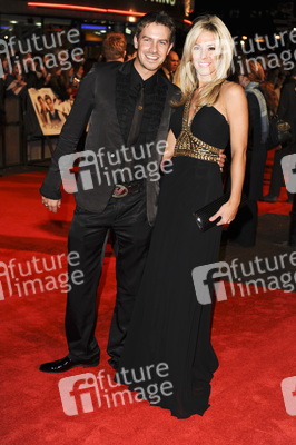 Ashley Taylor Dawson mit Begleitung