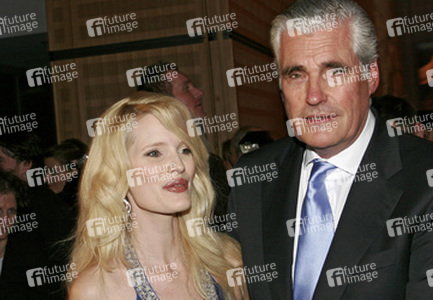 Mirja du Mont, Sky Dumont