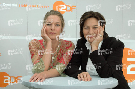 Lisa Martinek, Charlotte Schwab