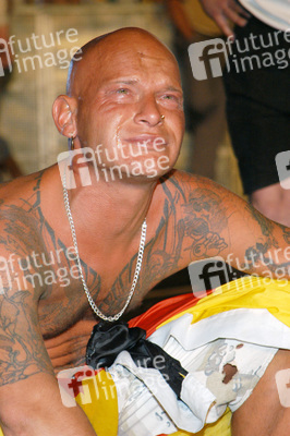 Enttäuschter deutscher Fan auf der Fanmeile am Brandenburger Tor