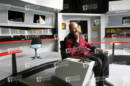 Martin Netter auf der Brücke vom Raumschiff Enterprise aus 'Star Trek: The Original Series'