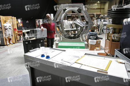 Martin Netter vor einem Suliban Raumschiff aus 'Star Trek: Enterprise'