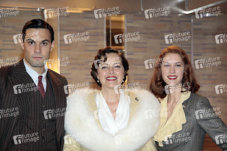 Maximilian Simonischek, Greta Scacchi, Lauren Lee Smith