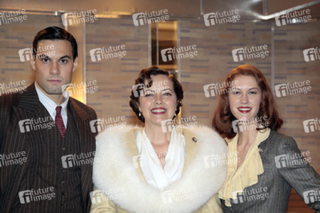 Maximilian Simonischek, Greta Scacchi, Lauren Lee Smith