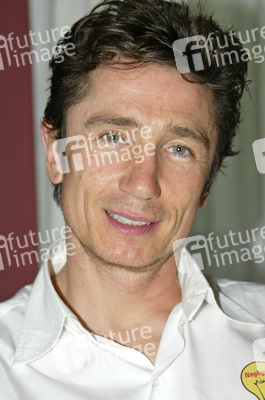 Dominic Keating