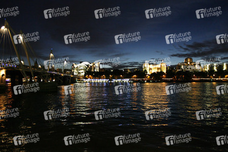 Blick von der Royal Festival Hall über die Themse