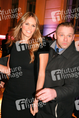 Elle Macpherson mit Bodyguard