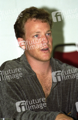 Robert Duncan McNeill
