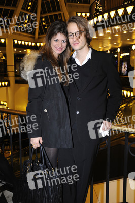 Oscar Lauterbach mit Freundin Anna Corts