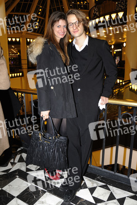 Oscar Lauterbach mit Freundin Anna Corts