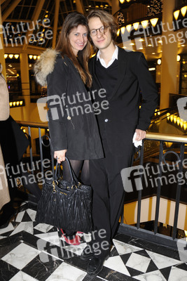 Oscar Lauterbach mit Freundin Anna Corts