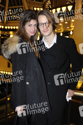 Oscar Lauterbach mit Freundin Anna Corts