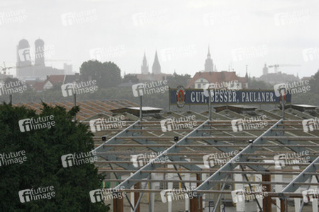 Blick über die Theresienwiese bei Regen