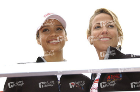 Jessica Alba, Sheryl Crow