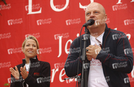 Sheryl Crow, Michael Chiklis