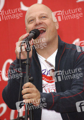 Michael Chiklis