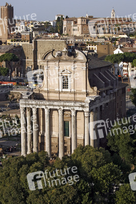 Tempio di Antonino e Faustina / Tempel des Antoninus Pius und der Faustina