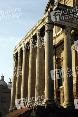 Tempio di Antonino e Faustina / Tempel des Antoninus Pius und der Faustina