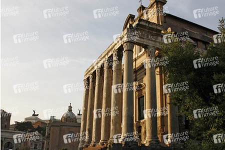 Tempio di Antonino e Faustina / Tempel des Antoninus Pius und der Faustina