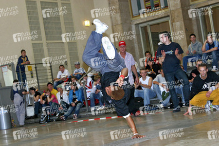 Breakdancer