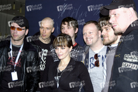 Stefan Raab, Oomph! featuring Marta