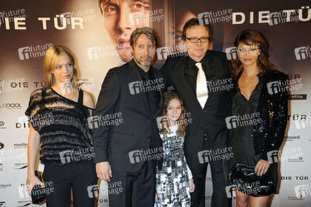 Heike Makatsch, Mads Mikkelsen, Valeria Eisenbart, Anno Saul, Jessica Schwarz