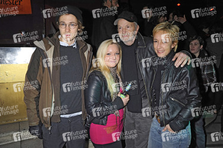 Robert Gwisdek und Vater Michael Gwisdek mit Ehefrau Gabriela und Maxi