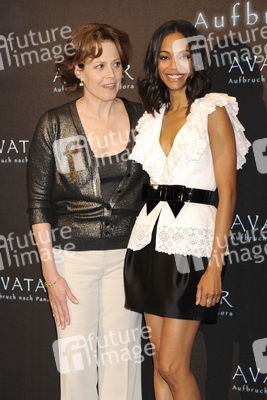 Sigourney Weaver, Zoe Saldana