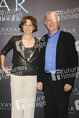 Sigourney Weaver, James Cameron