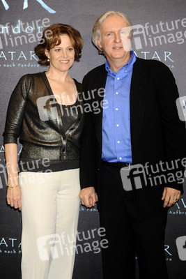 Sigourney Weaver, James Cameron