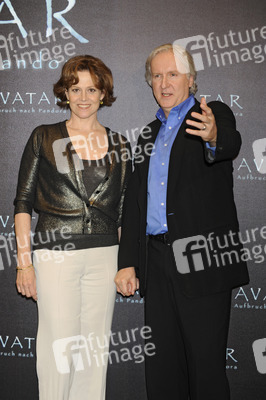 Sigourney Weaver, James Cameron