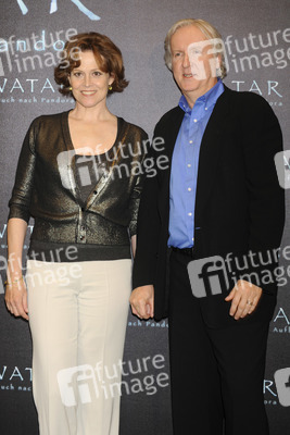 Sigourney Weaver, James Cameron