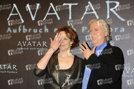 Sigourney Weaver, James Cameron