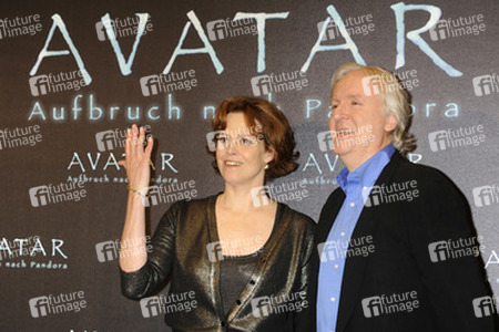 Sigourney Weaver, James Cameron