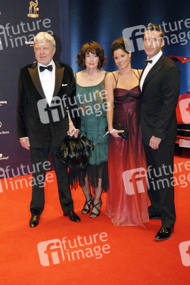 Hardy Krüger mit Ehefrau Anita und Hardy Krüger Jr. mit Ehefrau Katrin Fehringer