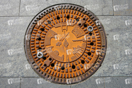 Gulli-Deckel vor dem Kanzleramt