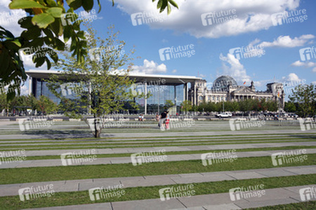Paul-Löbe-Haus und Reichstagsgebäude