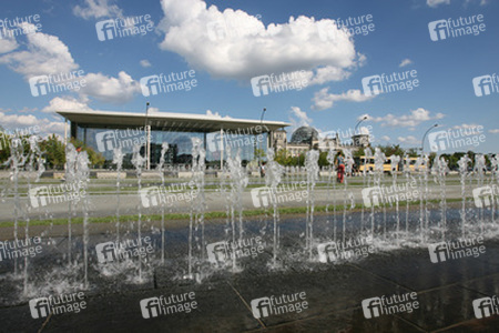 Paul-Löbe-Haus und Reichstagsgebäude