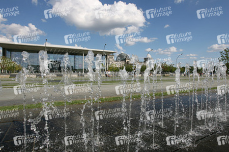 Paul-Löbe-Haus und Reichstagsgebäude