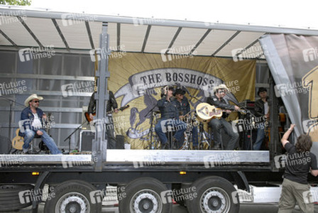 Malcolm 'Hank Williamson' Arison, Stefan 'Russ T. Rocket' Buehle