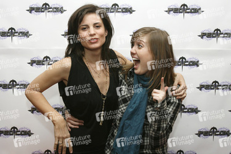 Leah Cairns, Nicki Clyne